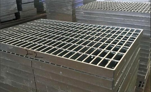 與格柵板相比，熱鍍鋅格柵板有什么優(yōu)勢？